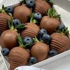 Клубника в шоколаде Классик с голубикой в SweetGift клубника в шоколаде по цене 2680