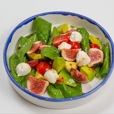 Салат «С инжиром и азиатской заправкой» в Пицца Queen по цене 462 ₽