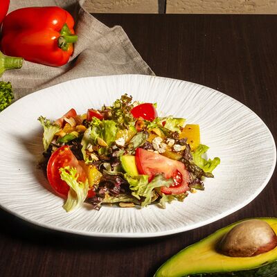 Салат из авокадо, апельсина и бакинских томатов в Бульвар по цене 630 ₽