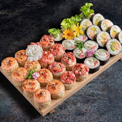 Набор морской в Вкусно Суши по цене 1649