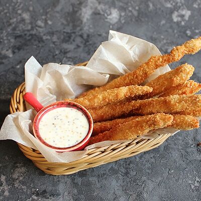 Куриные стрипсы с медово-горчичным соусом в The Legend 84 по цене 590 ₽