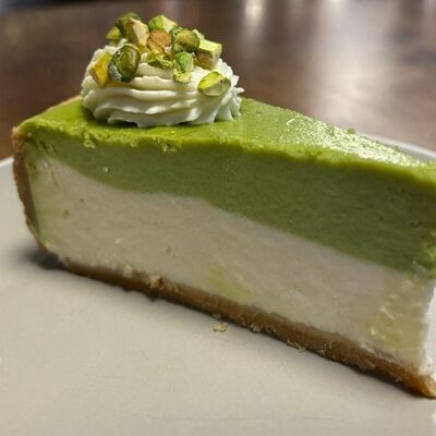 Фисташковый чизкейк в Cook cafeshop по цене 550 ₽