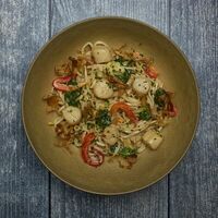 Лапша с гребешками и сливочным соусом в Is Ku Sushi Ramen Bar