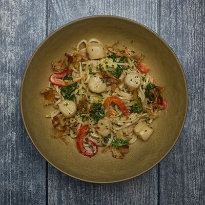 Лапша с гребешками и сливочным соусом в Is Ku Sushi Ramen Bar по цене 1250 ₽