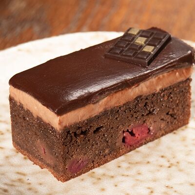 Шоколадная мечта с вишней в Дюшес по цене 420