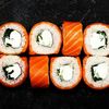 Филадельфия с луком в Sushi room по цене 796