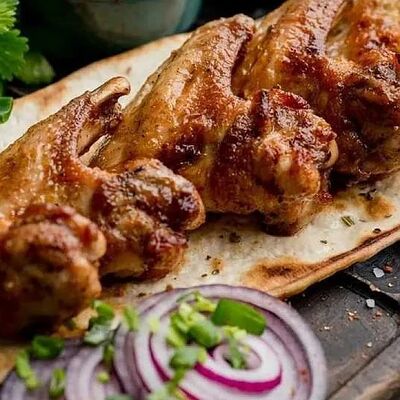 Шашлык из куриных крылышек в Шашлычный дом Хинкальная по цене 527 ₽