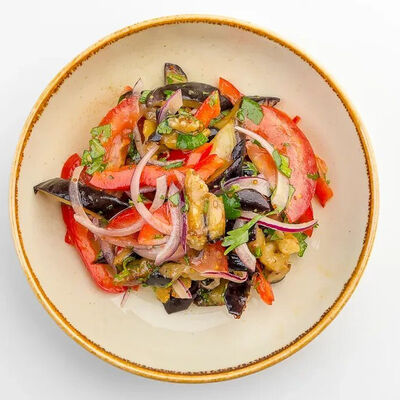 Салат с жареными баклажанами в Хинкальная Кацо по цене 215 ₽