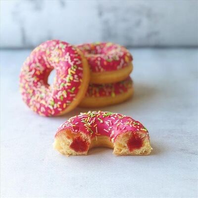 Пончик с Клубничной начинкой в TAVO ROTTO по цене 169 ₽