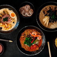 Логотип Umami Ramen Club