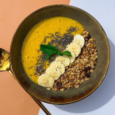 Смузи-боул с манго и бананом в Wow Tortik по цене 660 ₽