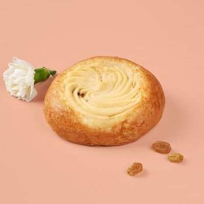 Ватрушка с творогом и изюмом в Люди Любят по цене 83 ₽