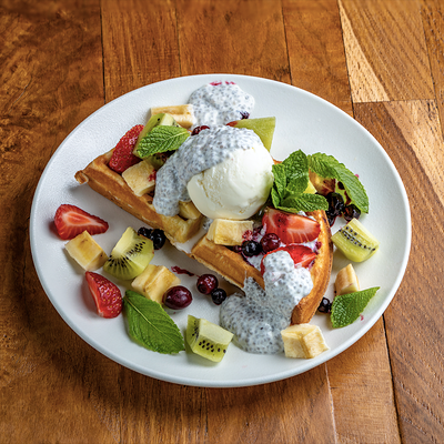 Ягодный микс с йогуртом и чиа в BUENO cafe по цене 710 ₽