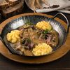 Бефстроганов из говядины с картофельным пюре и салатом из маринованных груздей в Друзья ресторан-пивоварня по цене 45