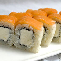 Фирменный ролл Филадельфия Лайт в Sushi san