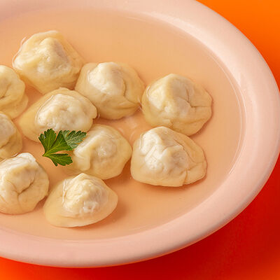 Пельмешки из индейки в курином бульоне в Сушилка по цене 350 ₽