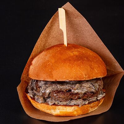 Бургер №2 в MOS Lounge & Bar по цене 720 ₽