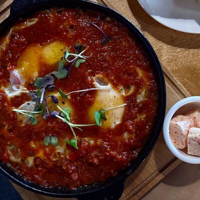 Шакшука с багетом в Nook Coffee по цене 880 ₽