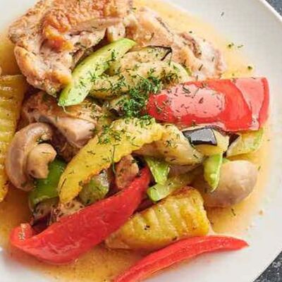 Курица с овощами в Чайхана Айва по цене 560 ₽