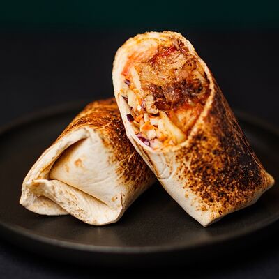 Ролл с Рваным мясом в Rogulevs Burgers по цене 470 ₽