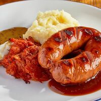 Подкопченная колбаска из говядины и свинины в BBQ Beer Restaurant