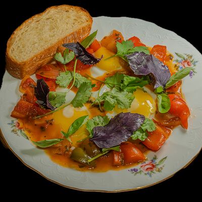 Шакшука с домашним лечо и кориандромв Кухня по цене 510 ₽