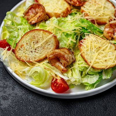 Салат «Цезарь» с креветками в Хачучачу по цене 680 ₽