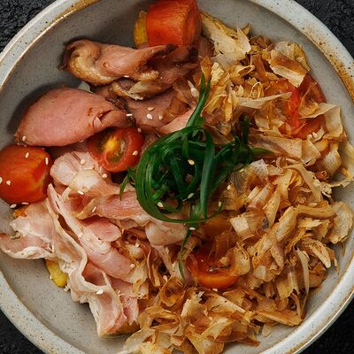Утка горячая в Umami Ramen Club по цене 861 ₽