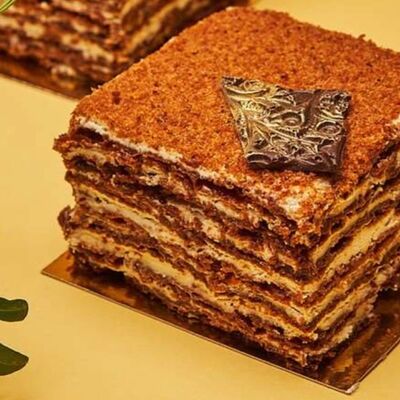 Медовик в Nook Coffee по цене 550 ₽