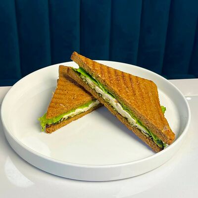 Сэндвич двойной Курица и песто в PRIMETIME по цене 380 ₽