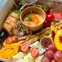 Ассорти мясных деликатесов и сыров (белый), М в PROBRUNCH Самара