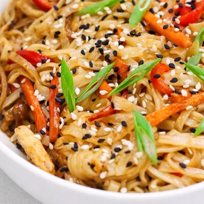Удон с курицей в Золотой берег по цене 550 ₽