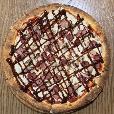 Пицца барбекю в Гастро паб грин по цене 790 ₽