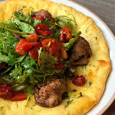 Салат с теплым ростбифом в Парус по цене 1120 ₽