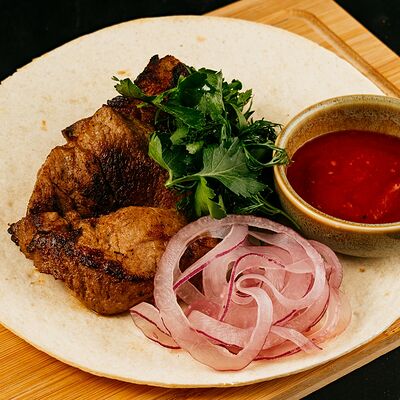 Шашлык из свинины в Горки парк по цене 820 ₽