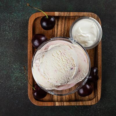 Мороженое сливочное Йогурт и вишня в У Палыча. С пылу, с жару! по цене 542 ₽