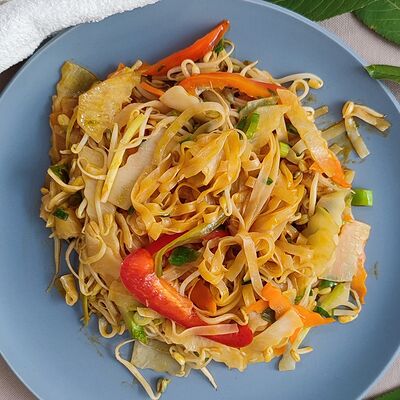 Пад Тхай с курицей в Кафе тайской еды по цене 490 ₽