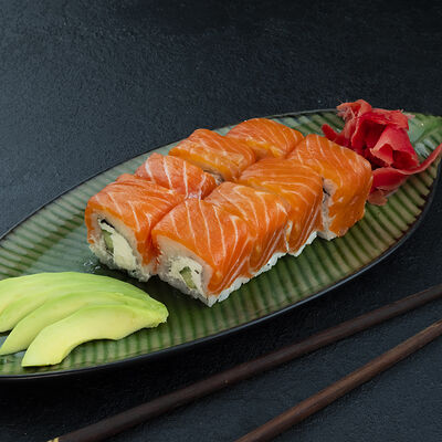 Филадельфия с лососем и авокадо в Леон по цене 790 ₽