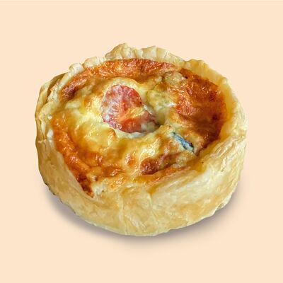 Киш с ветчиной и грибами в Кондитерская ЛЮБО по цене 270 ₽