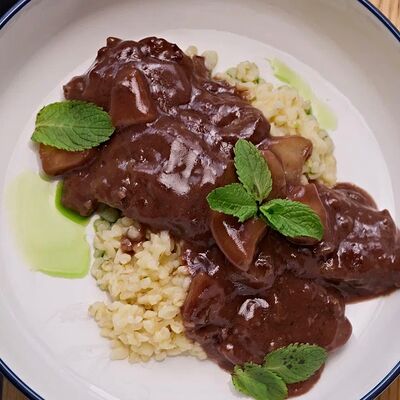 Телячья печень и яблоко в Wine Connection по цене 410 ₽