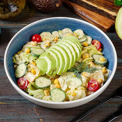 Салат с авокадо и кукурузой в Кампус на Смоленке по цене 830 ₽