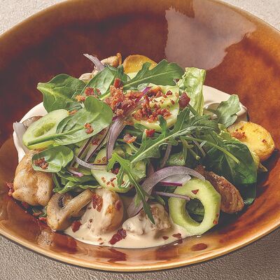 Салат с цыпленком и хрустящим беконом в Чиполучо по цене 499