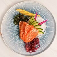 Сашими с лососем в Tao Sushi Lab