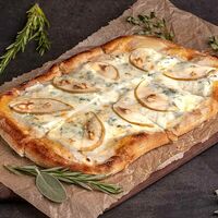 Пицца груша с горгонзолой в Евразия-Экспресс