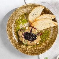 Куриный паштет с джемом из черной смородины в Гастробар DOM