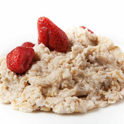 Овсянка с клубникой в Фитнес меню по цене 325 ₽