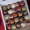 Большой набор пирожных с начинкой в шоколаде на Хэллоуин в Marys Cakes по цене 3490