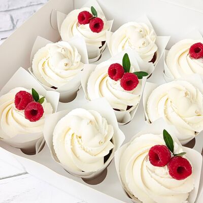 Капкейки макси с сердцами и малиной в Премиум торт по цене 3600 ₽