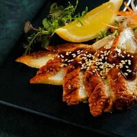 Сашими из угря в Lemongrass