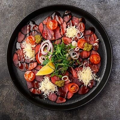 Карпаччо из тунца в Sushi & More по цене 580 ₽